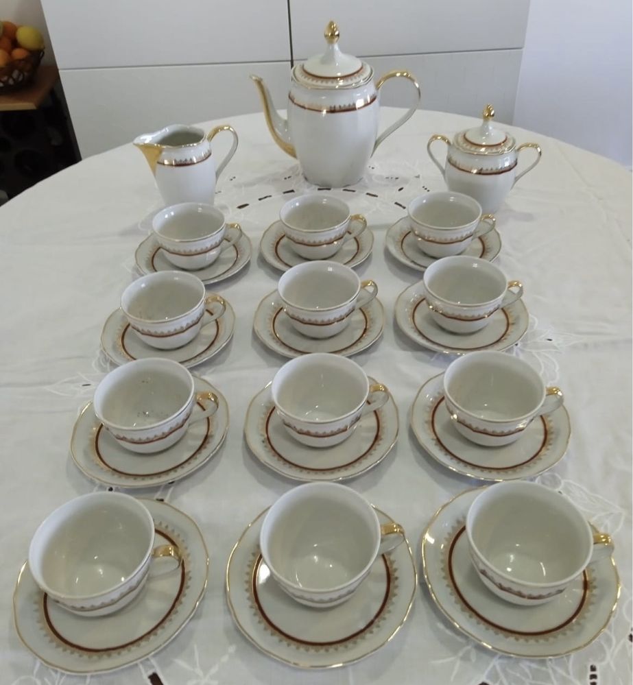 Serviço 126 peças de jantar café e chá porcelana Coimbra novo