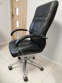 Elegancki skórzany fotel biurowy