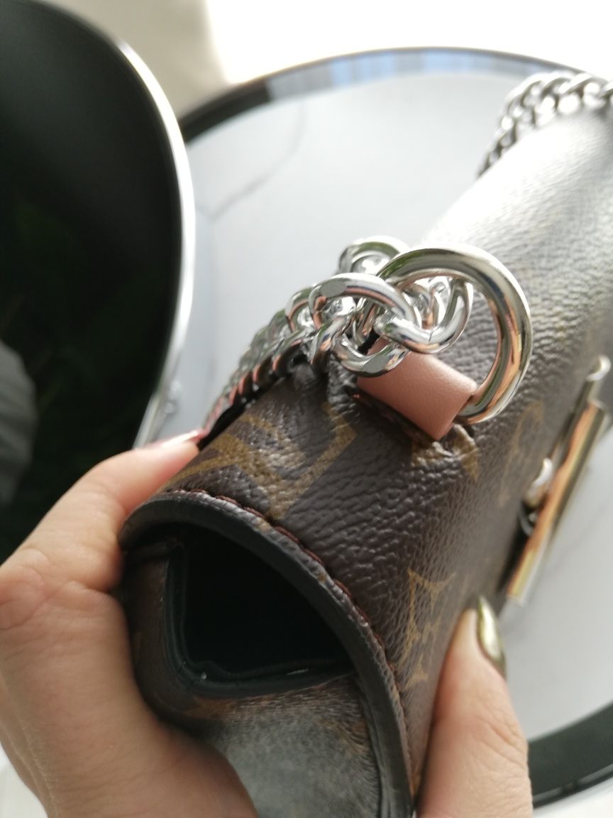 Piękna Louis Vuitton twist pm kopertówka monogram Louis Vuitton