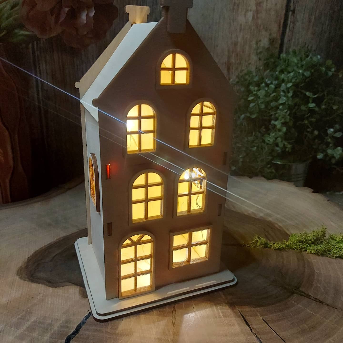 Domek kamieniczka lampion led piękny drewniany