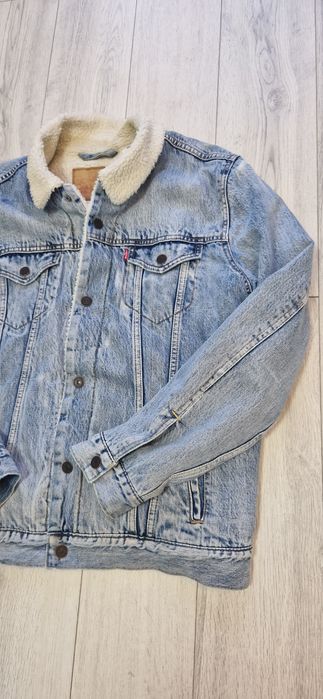 Levis  L.          .