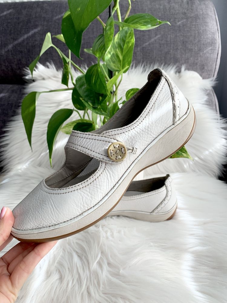 Clarks 38 białe mokasyny skóra naturalna