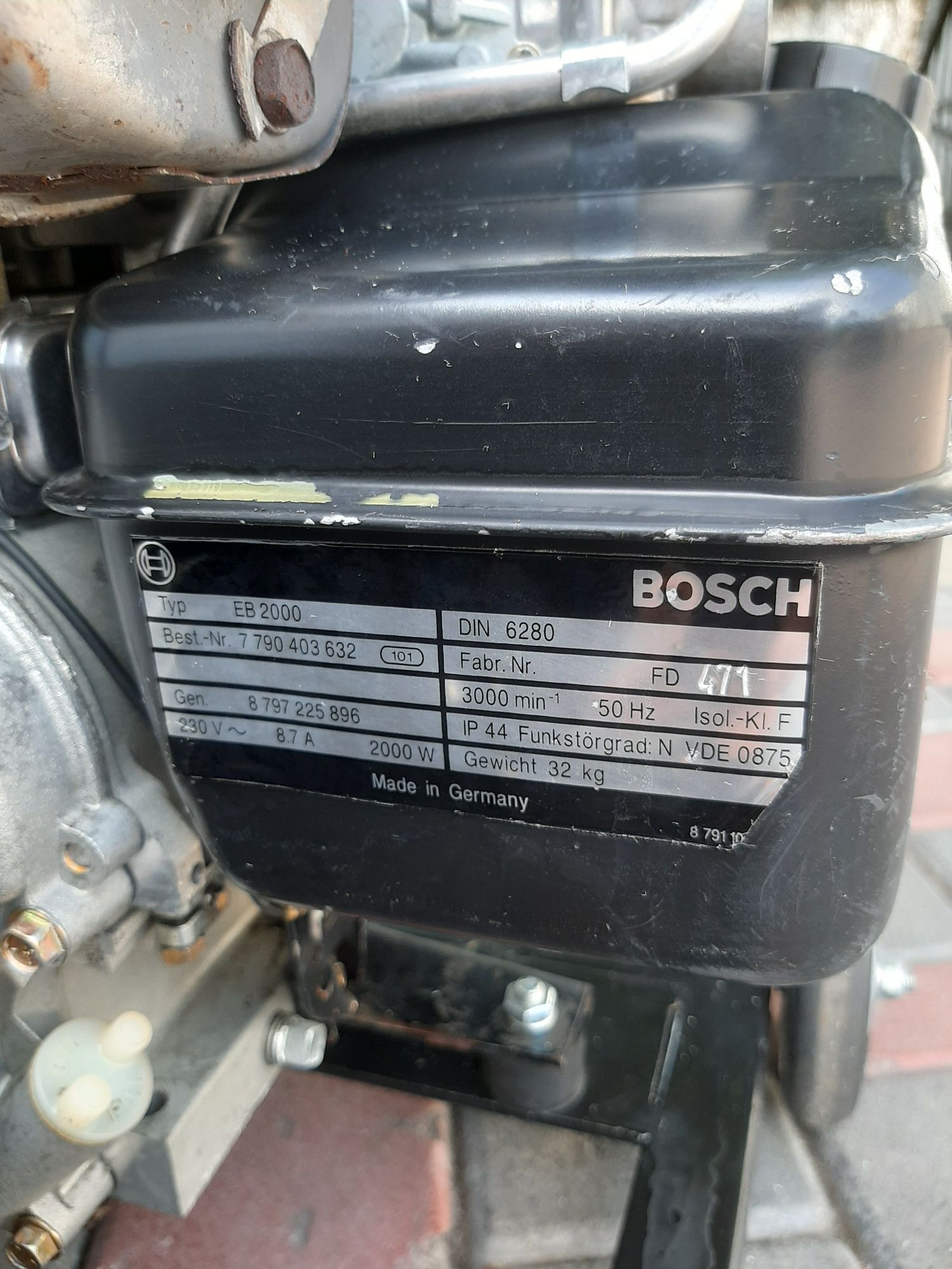 Продам генератор 2кв   Bosch EB 2000