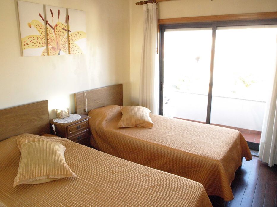 EPS41, espaçoso T3 Duplex em condomínio frente praia. Linda vista mar.