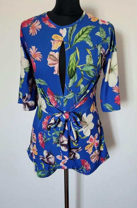 Nowy prześliczny krótki kombinezon damski letni kwiatowy motyw