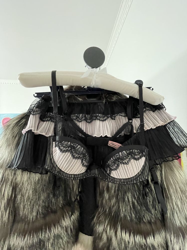 Белье Agent Provocateur ( пояс и бюстгалтер)
