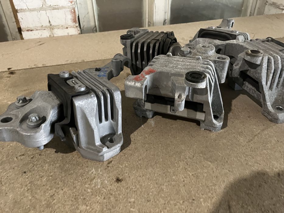 Подушка двигателя jeep cherokee kl 2,4 3,2 2014 2020