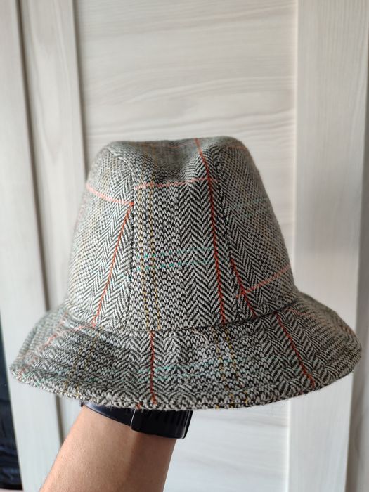 Гарний стильний капелюх