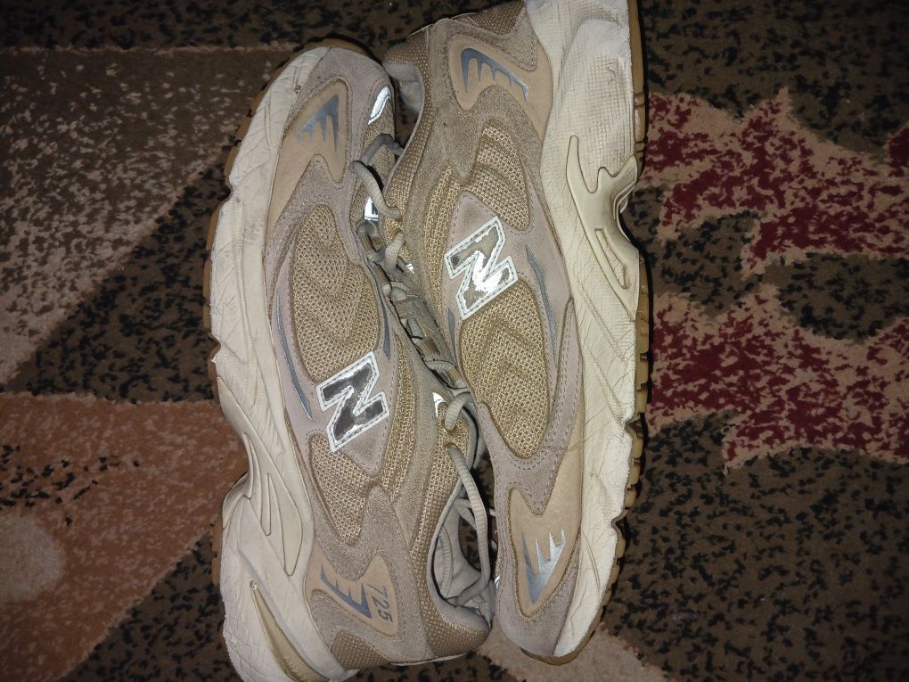 кросівки New Balance 725