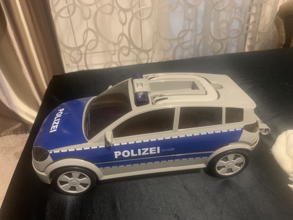 Полицейская машина-гараж