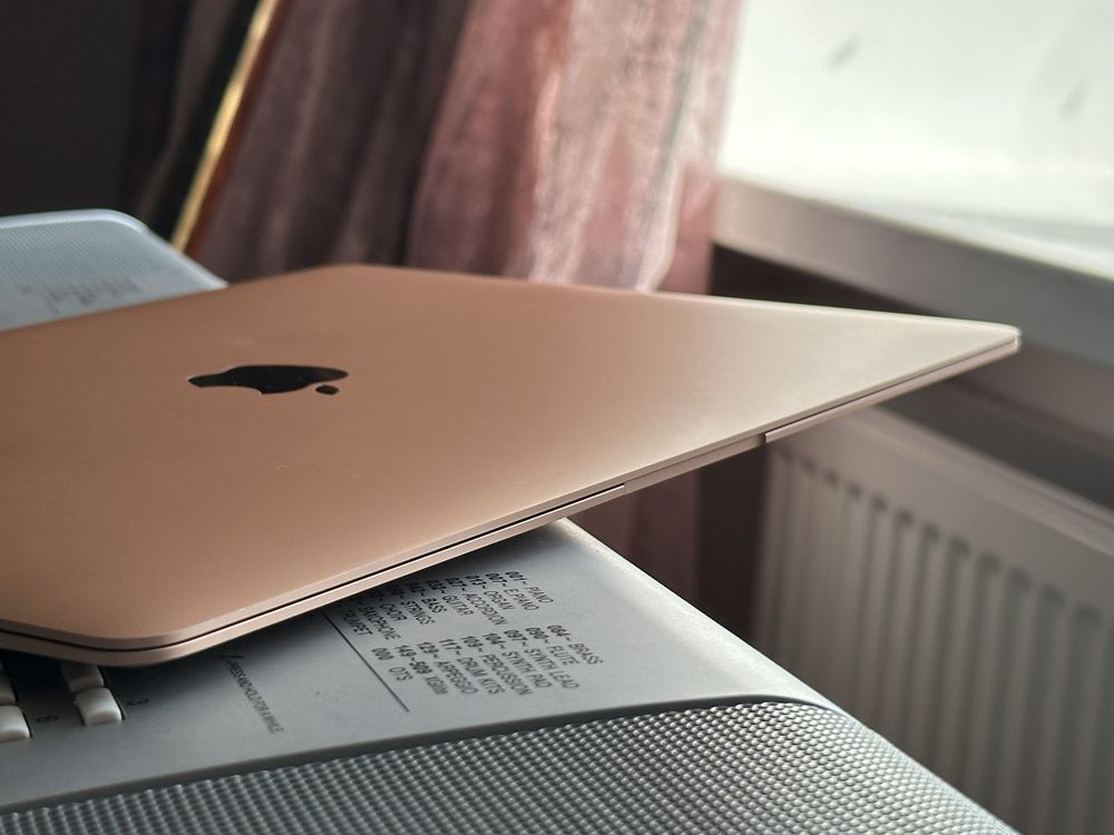 MacBook Air 2019 | i5/8/256 | АКБ 98%