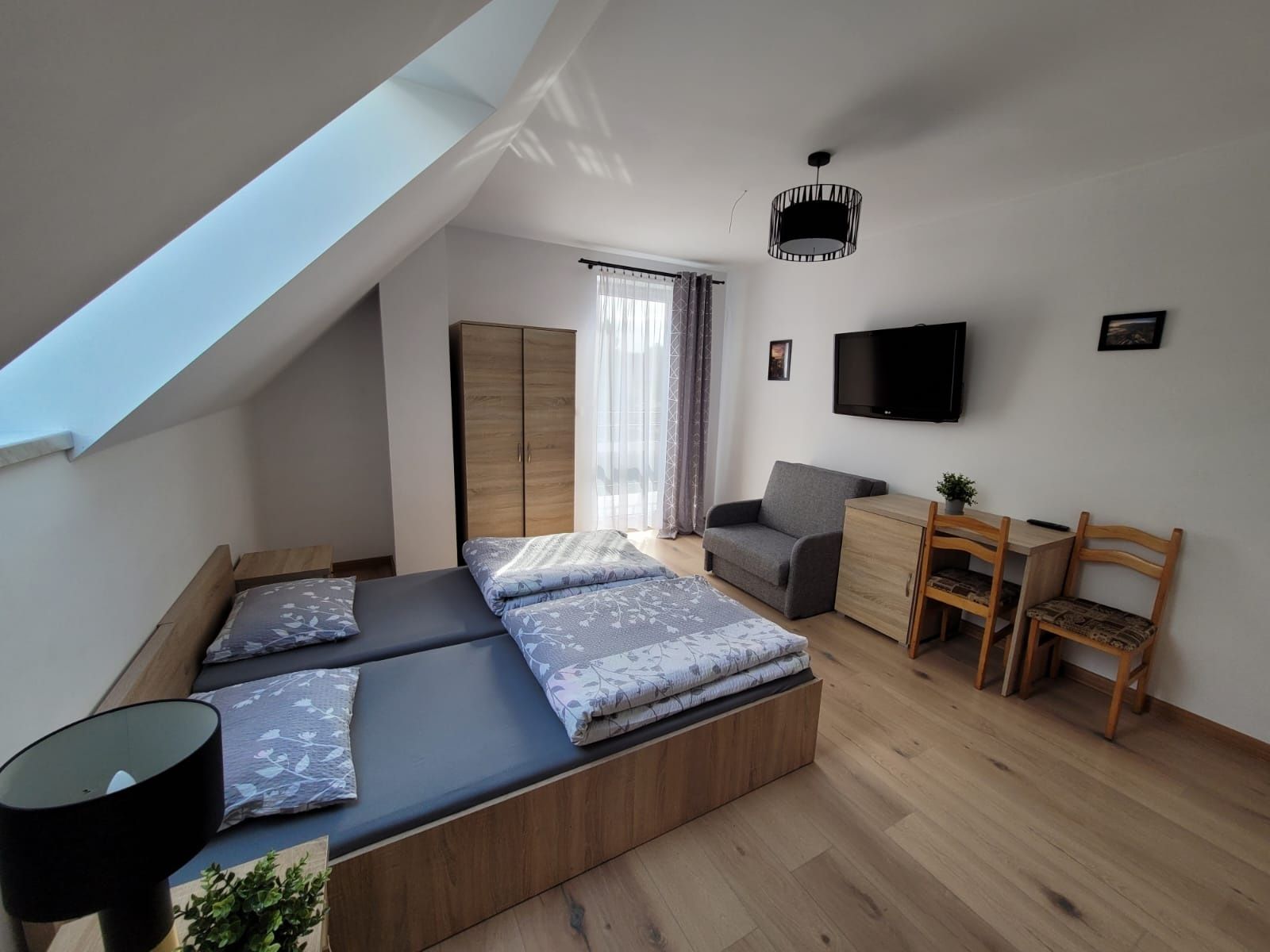 Pokój z łazienką i balkonem. Blisko Parku, błędne Skały,
