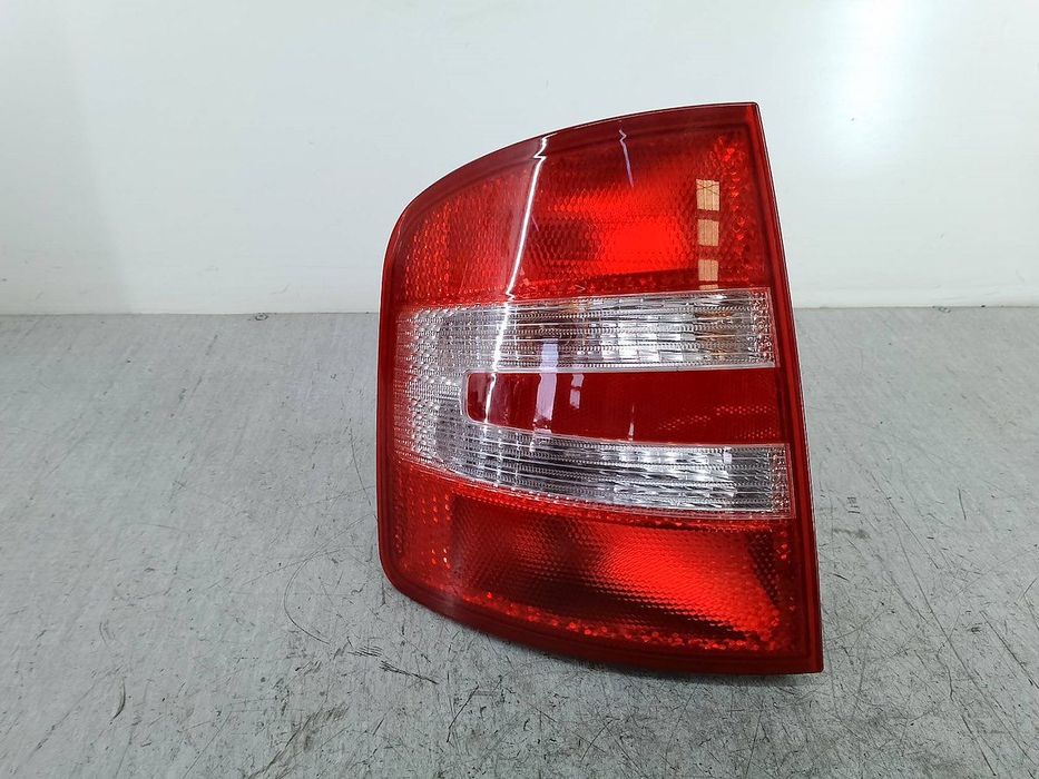 LAMPA TYLNA LEWA SKODA FABIA I FL 11-C264  TYC