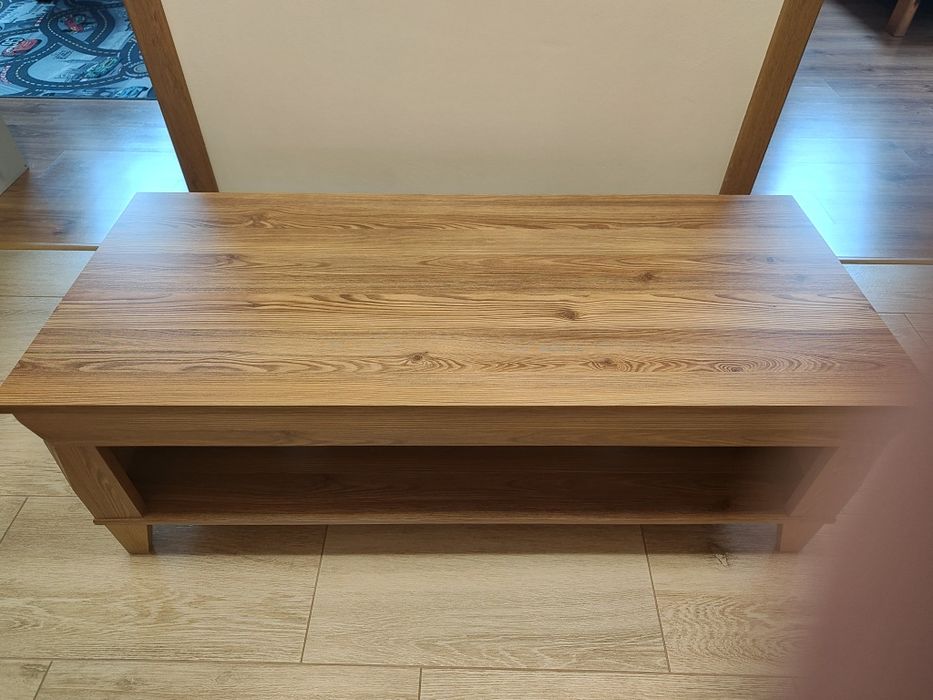 Stolik kawowy modrzew złoty