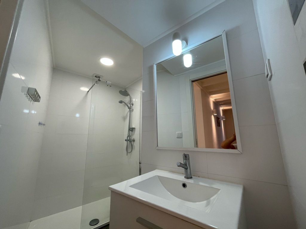 SEM CAUÇÃO. Quarto para raparigas.
