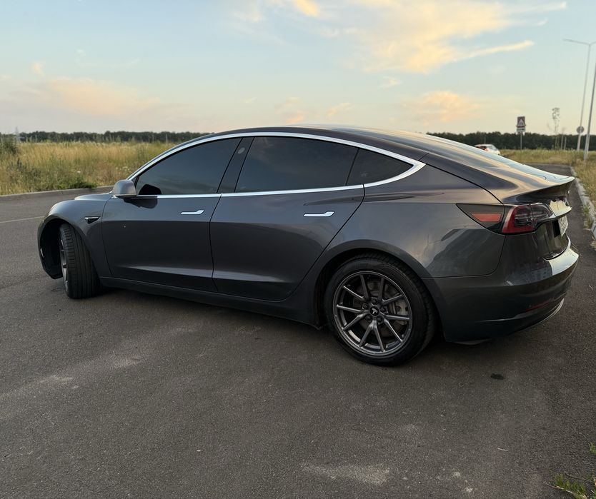 Продам Tesla Model 3