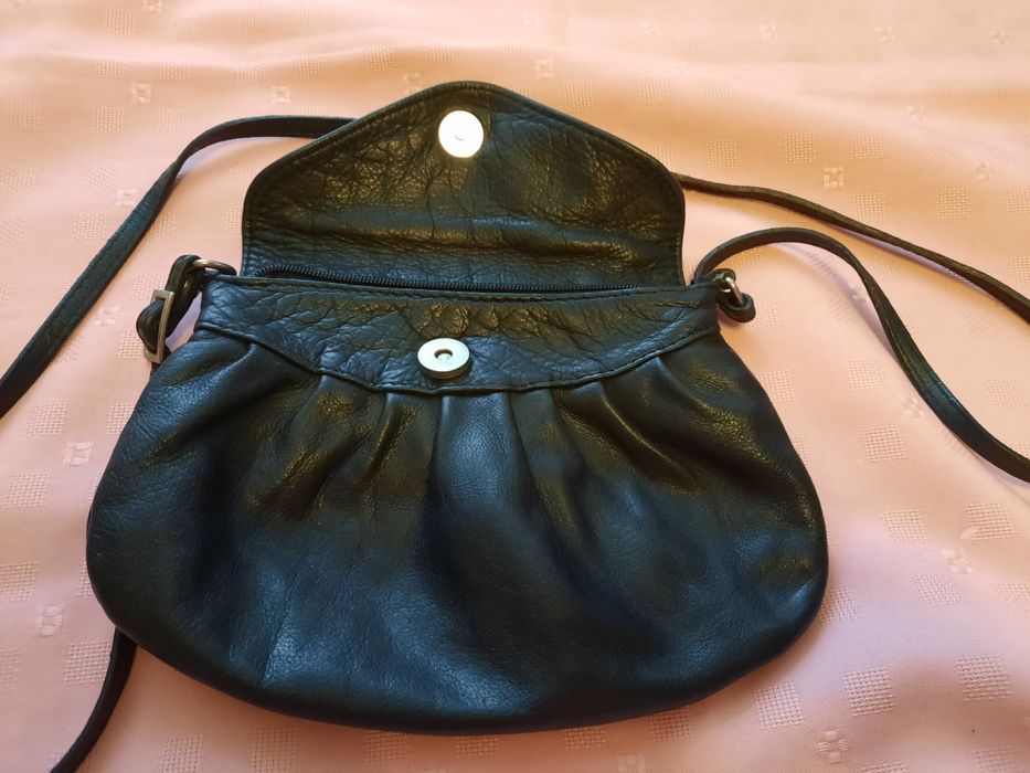 Mała skórzana czarna torebka oryg. włoska Venezia.