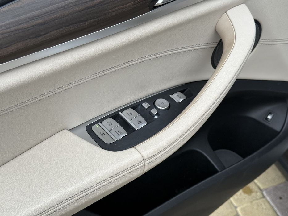 Продаю BMW x3 плагін-гібрид .