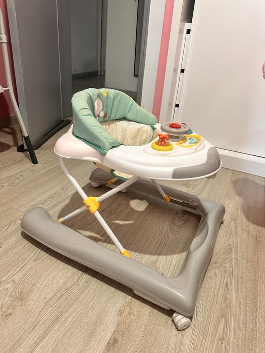 Andador de bebê com música