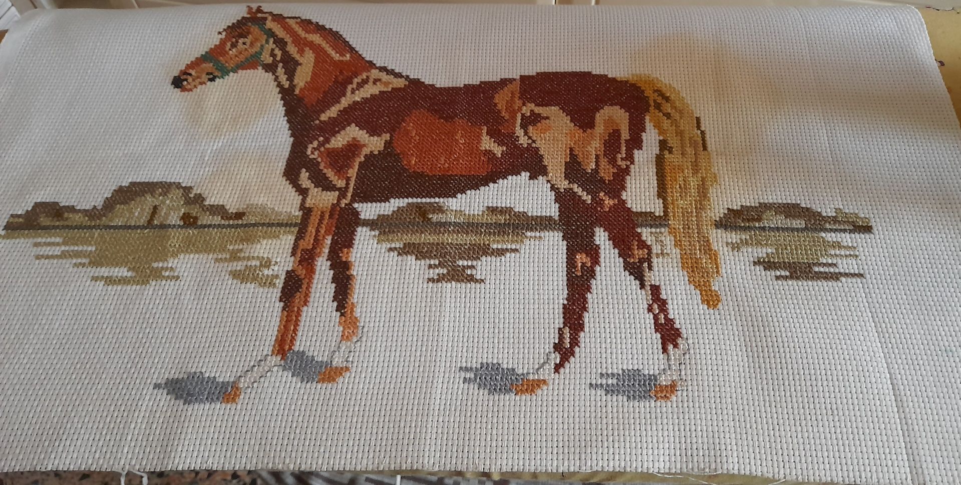 Quadro Cavalo bordado ponto cruz com 51x30 cm - ÚLTIMOS DIAS