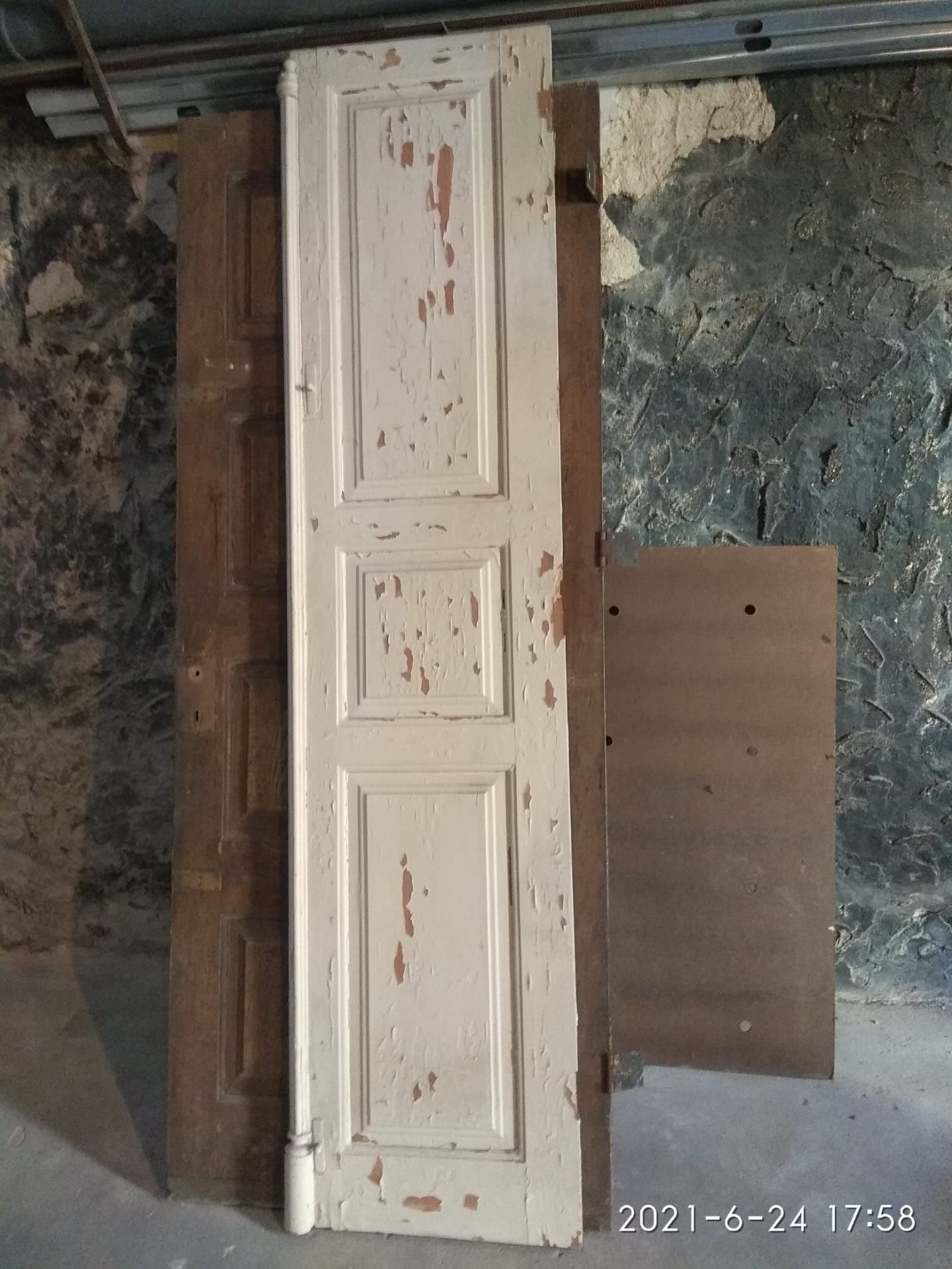 Portas interiores antigas de madeira muito robustas - urgente!