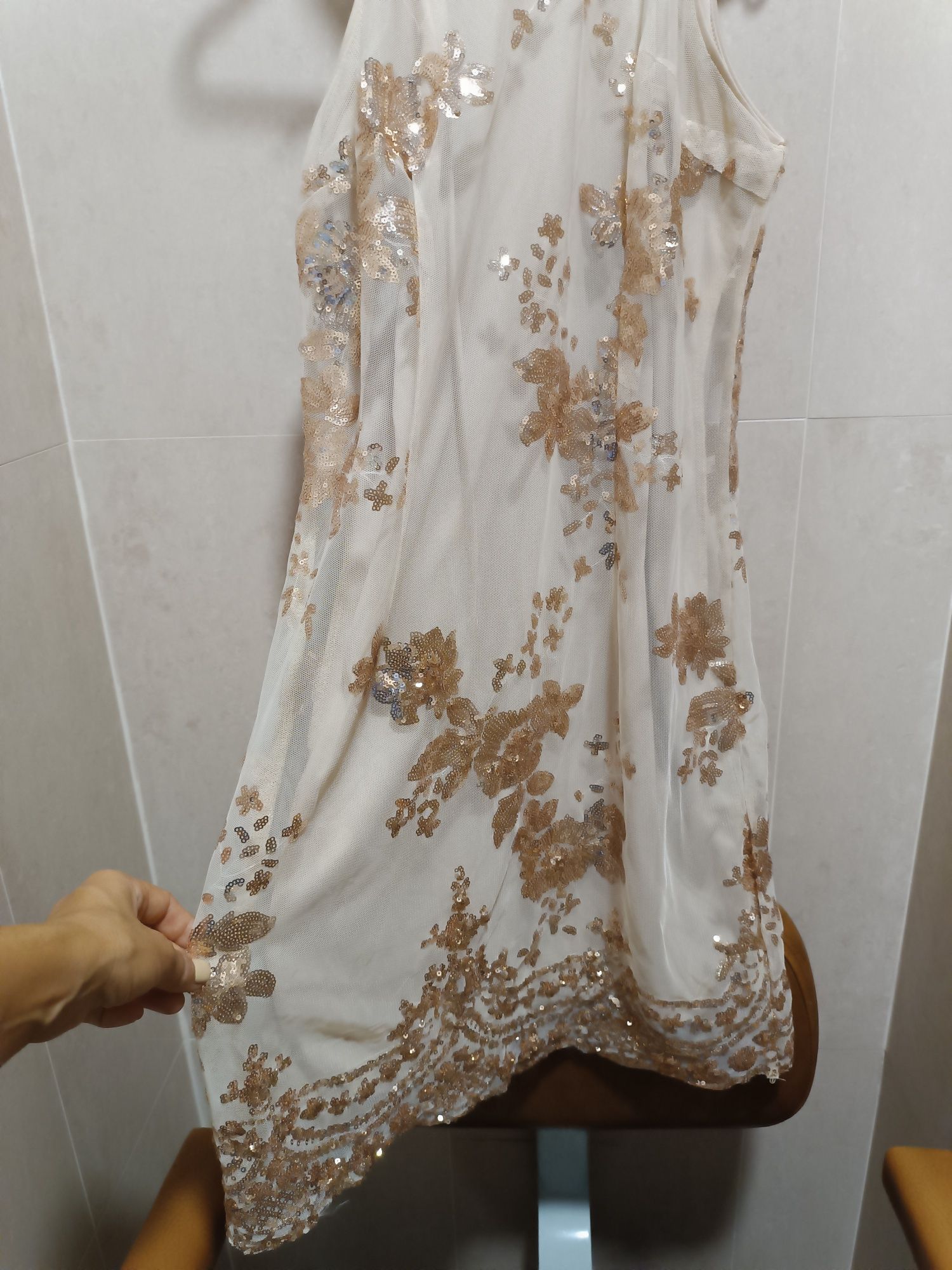 Vestido rosa velho com lantejoulas