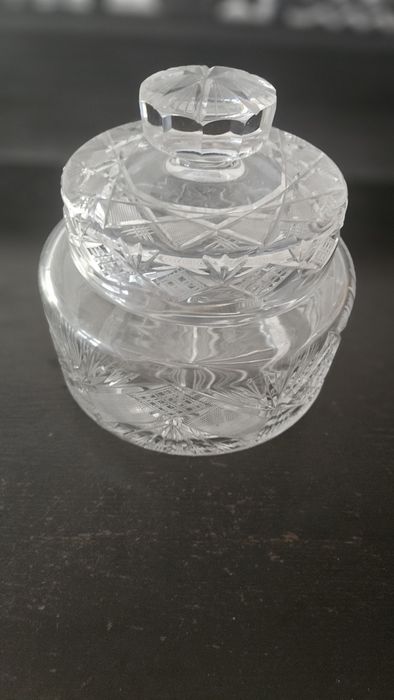 Kruształowe naczynie z pokrywką PRL