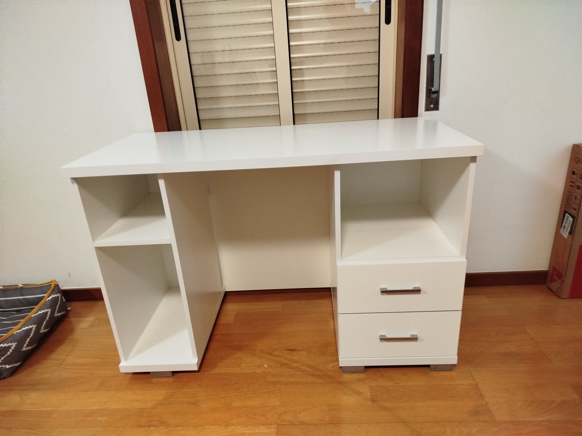 Secretaria como Nova