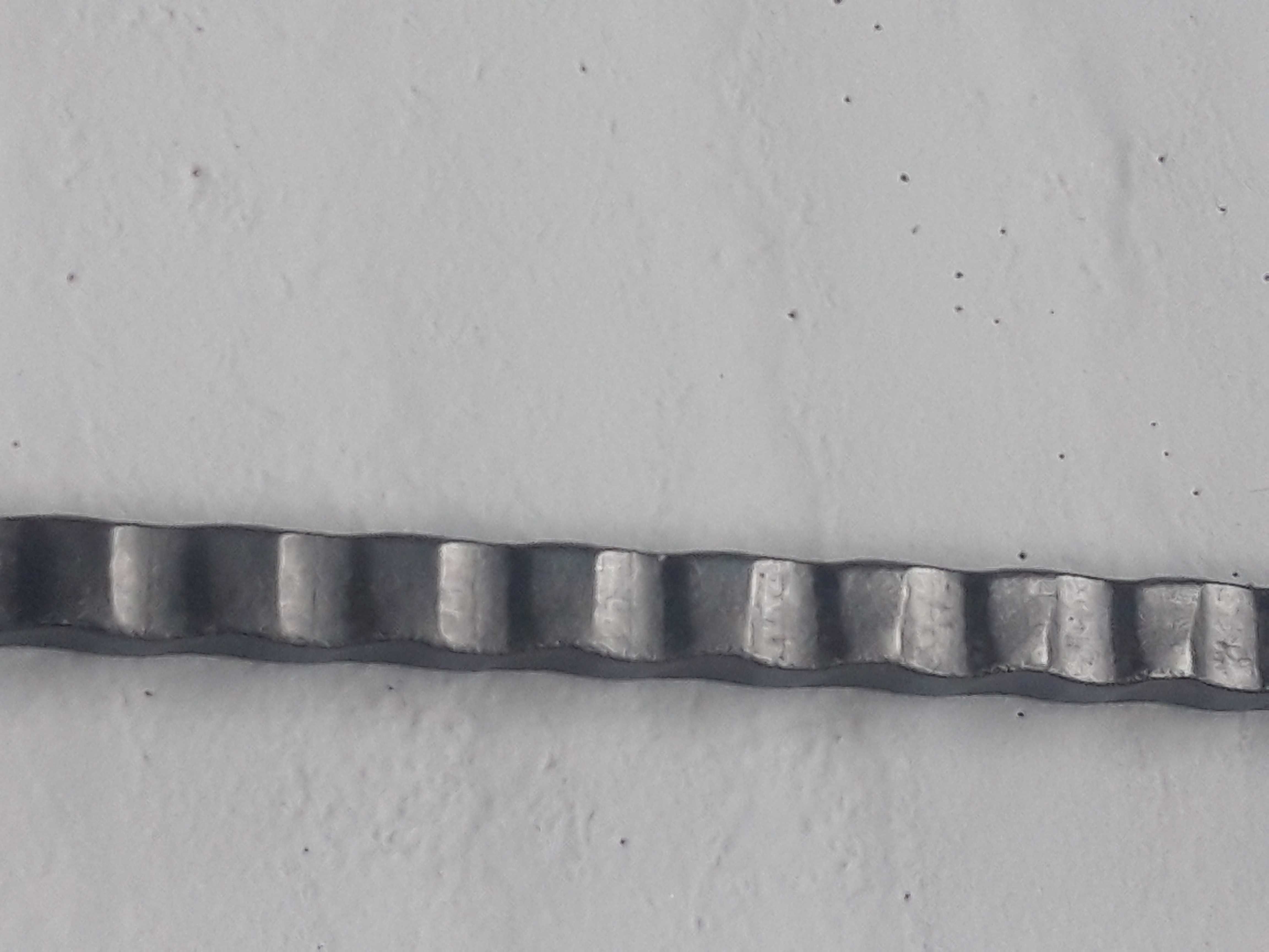 Płaskownik dwugarbny 25x8 Pręt stalowy fakturowany14x14