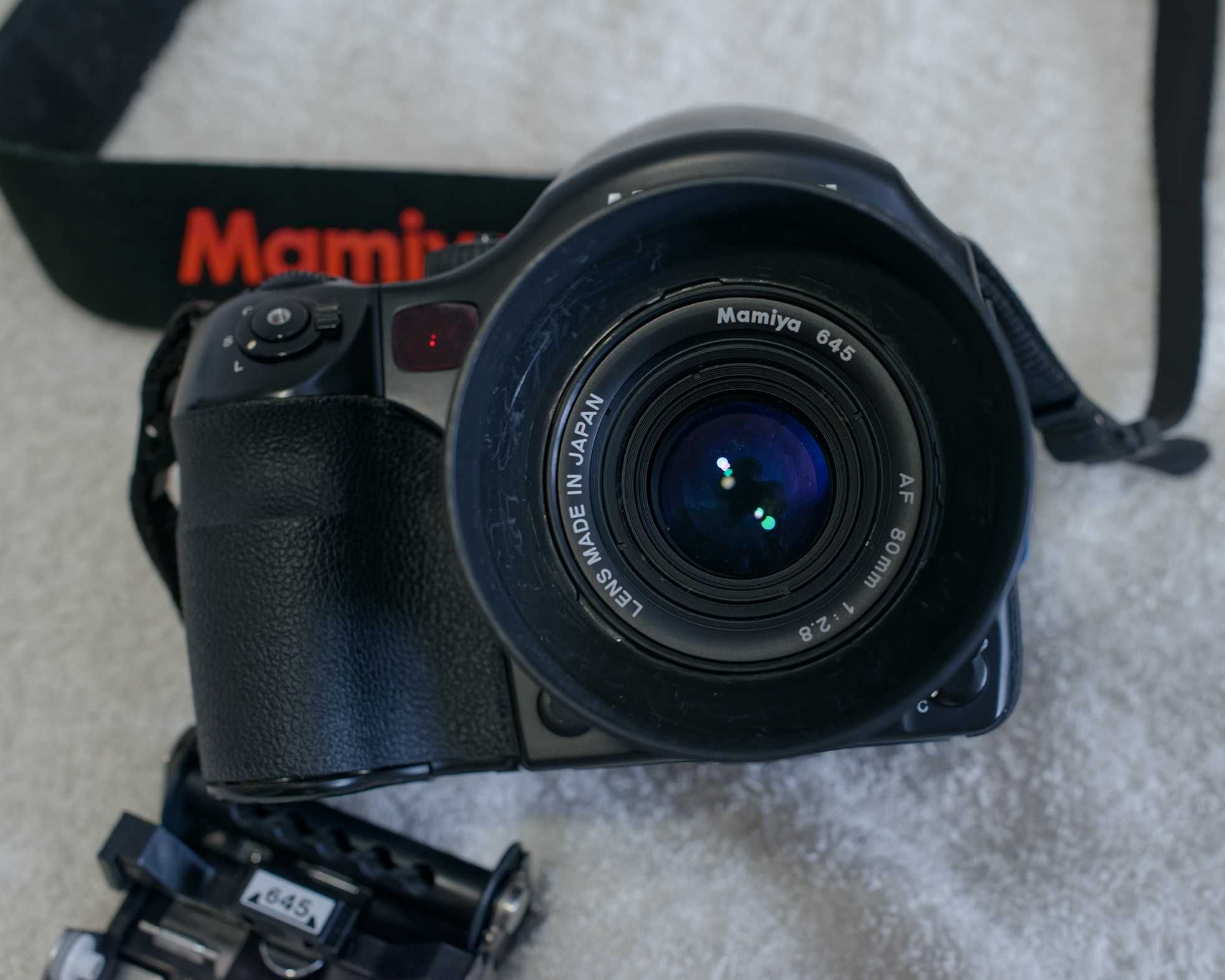 Mamiya Leaf 645 AFD + Mamiya 80mm f/2.8 AF + 120 Roll Film Insert M645