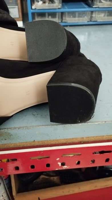 Botin em camurça como novas