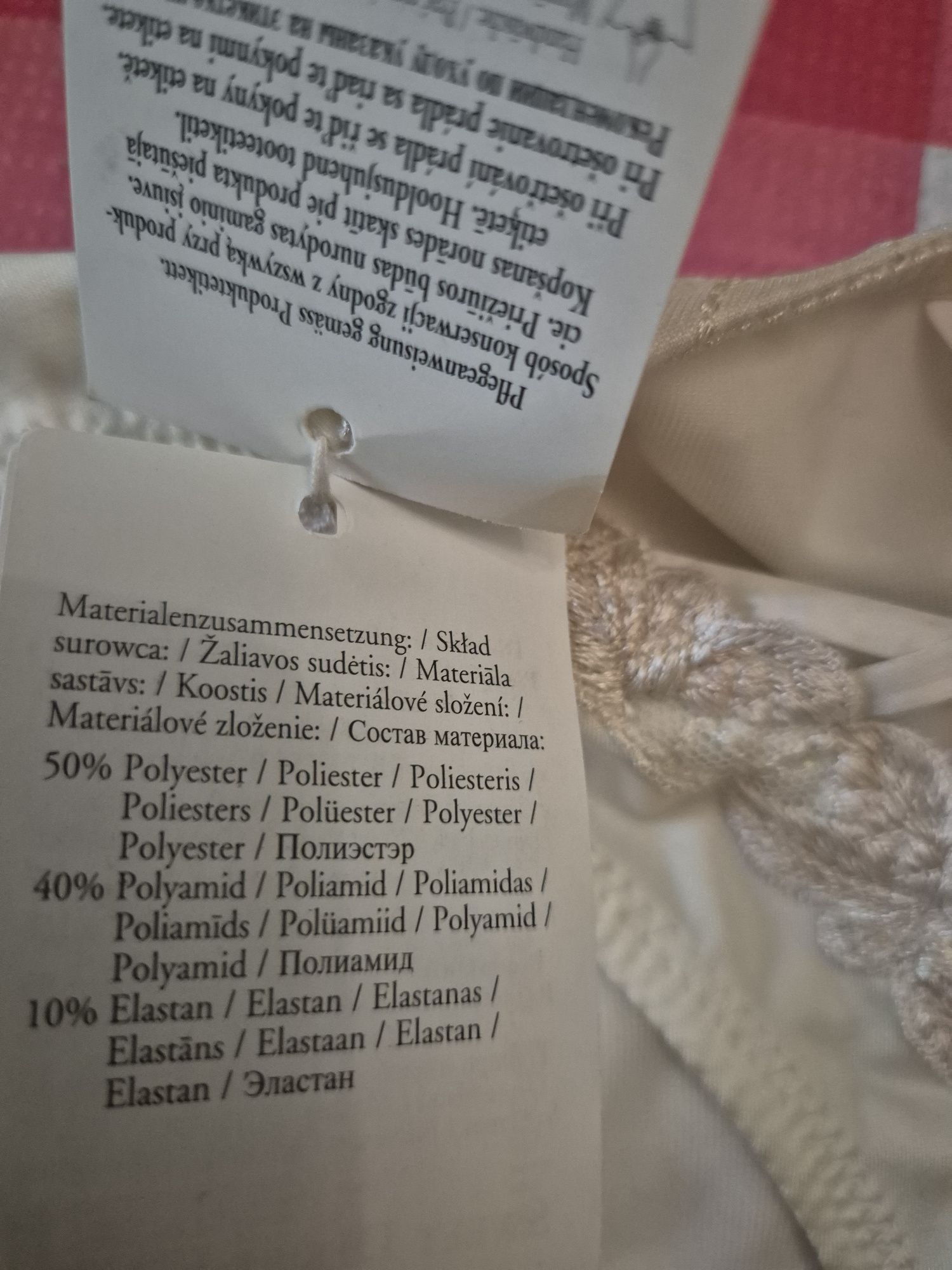Kremowe stringi damskie Triumph rozmiar 40 nowe z metką