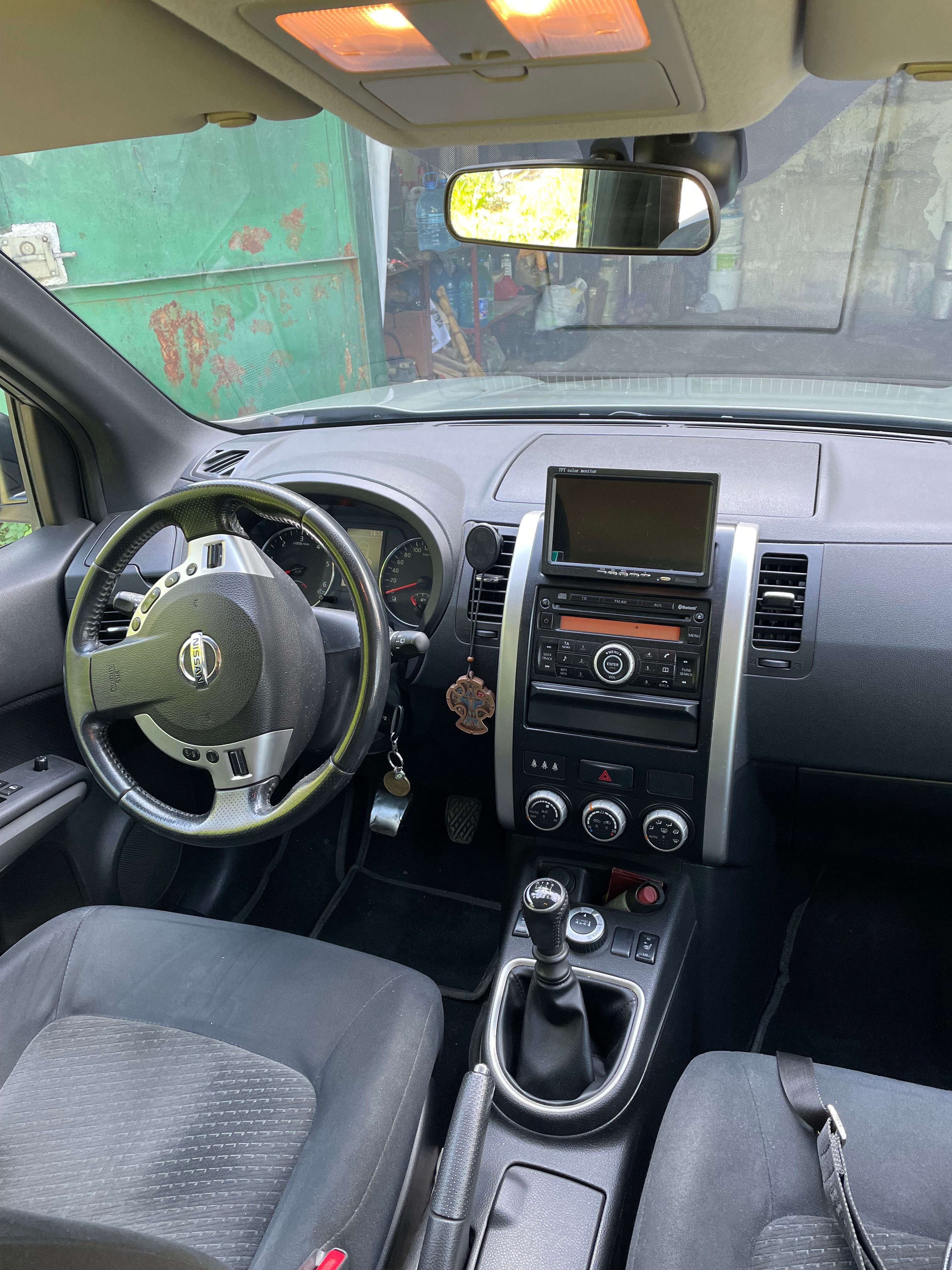 Продам Nissan x- trail 2011 г. 104000 пробег механика дизель.