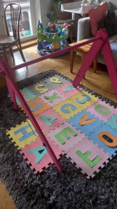 Wysoki pałąk edukacyjny, stojak  dla dzieci. Baby gym.