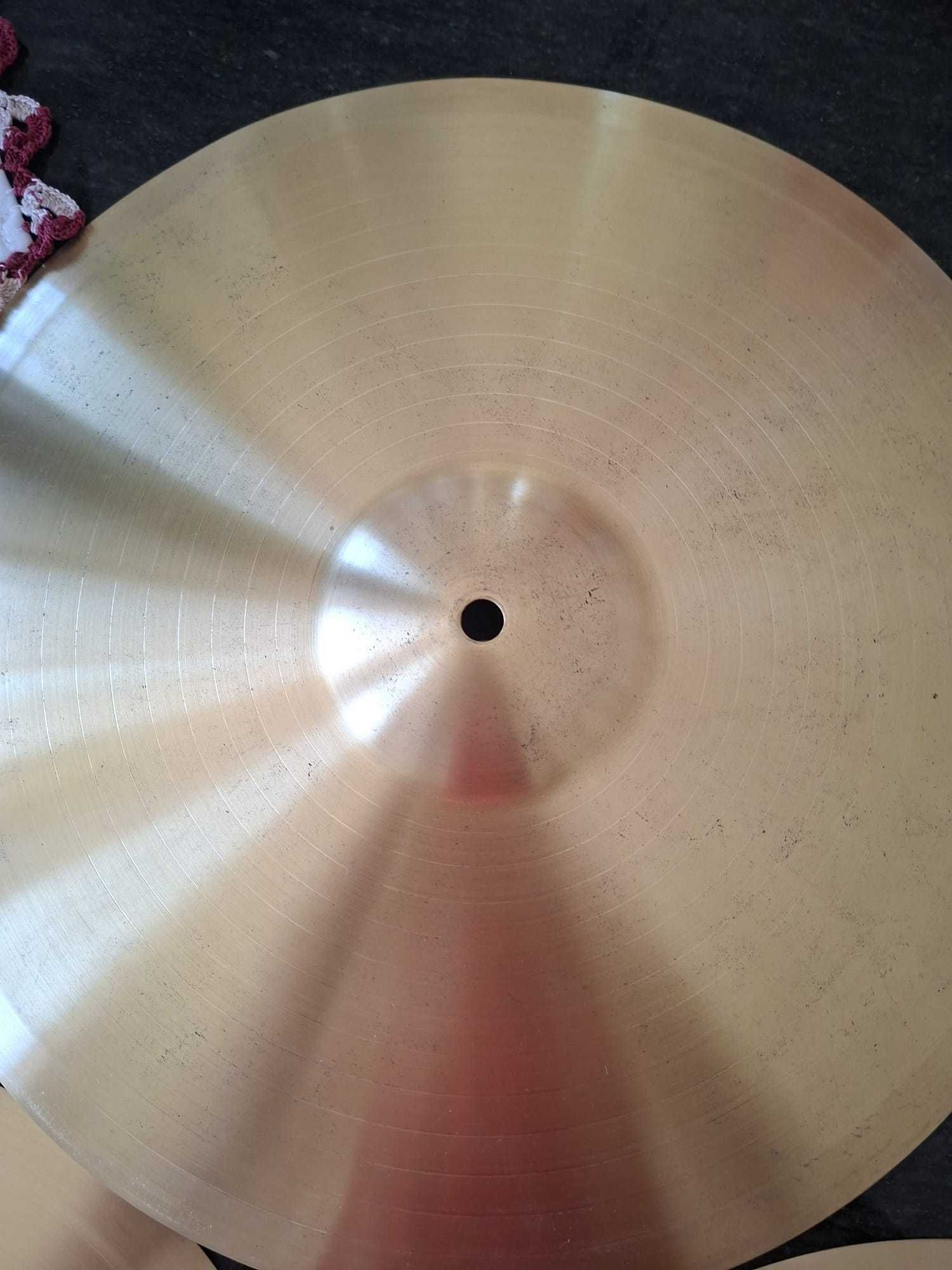 Pratos de Bateria em bom estado