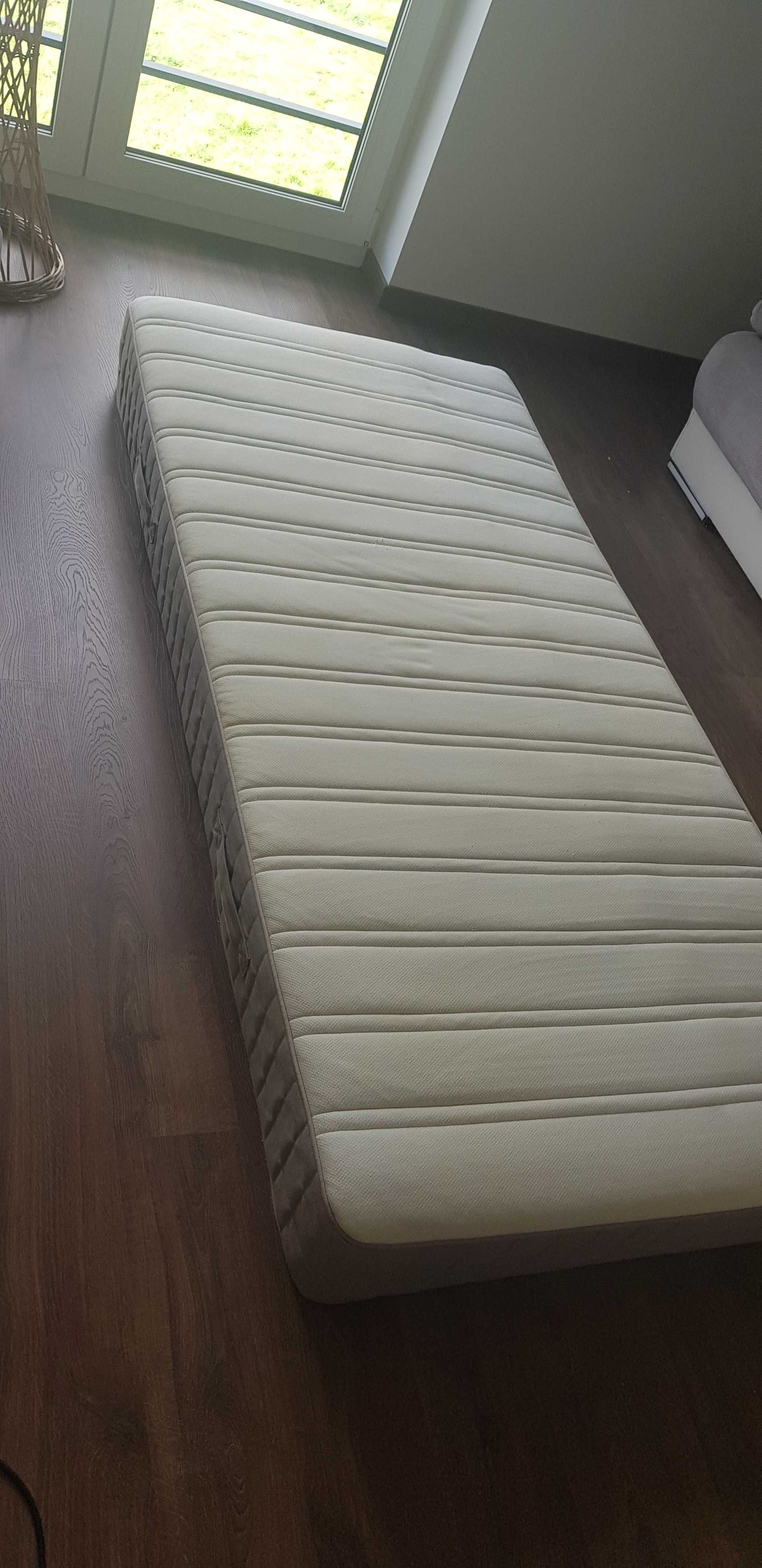 Sprzedam łóżko z materacem 90x200