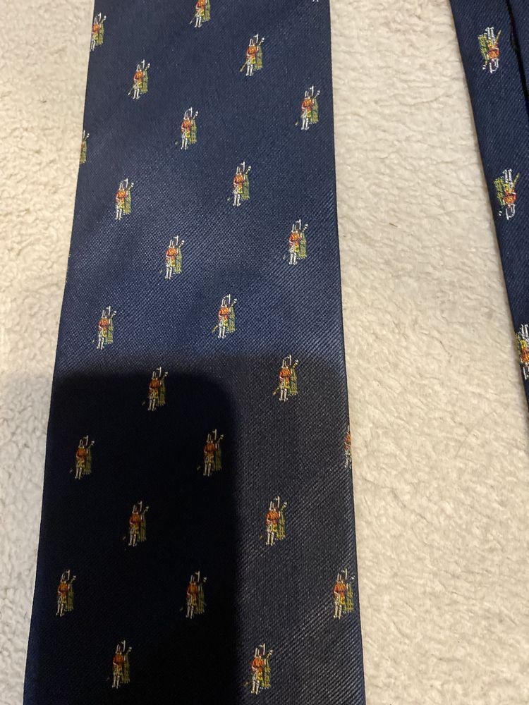 Jedeabny krawat