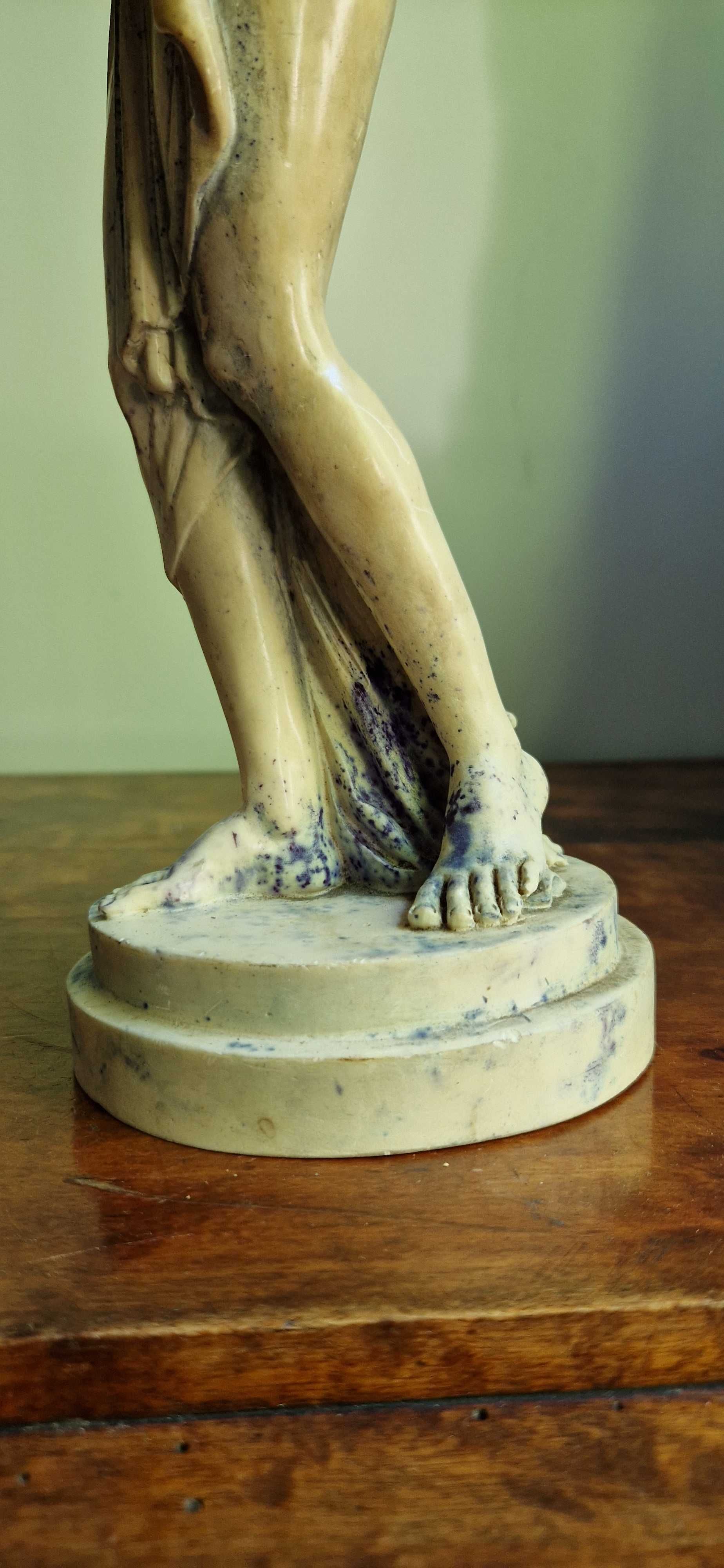Rzezba Wenus sygnowana A. Santini Italy alabaster antyk dekor