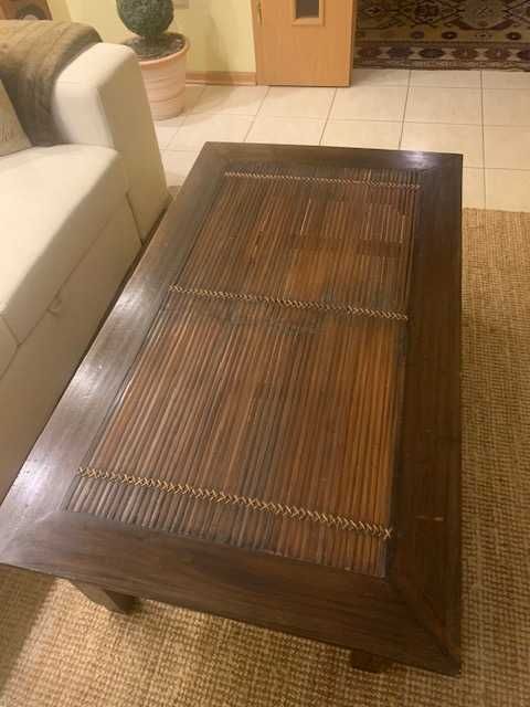 Mesa de centro em madeira e bambu