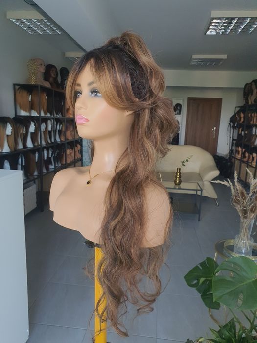 Długa peruka fale loki 70 cm naturlana fryzura Jennifer brąz refleksy