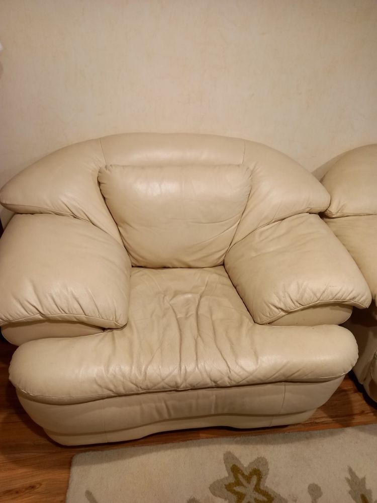 Продам два кресла та диван зі шкири