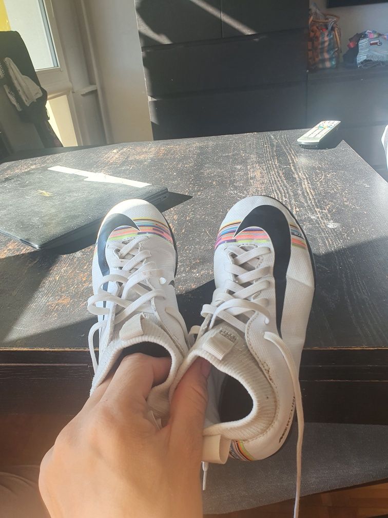 Turfy, korki nike mercurial ze skarpetą rozm.33-20,5cm