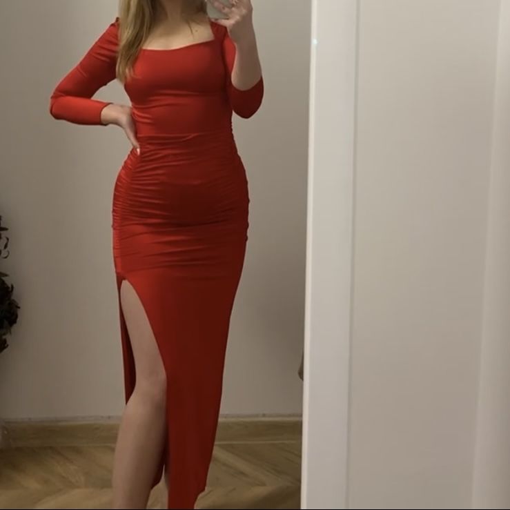 Sukienka z wiązaniem czerwona Infinity