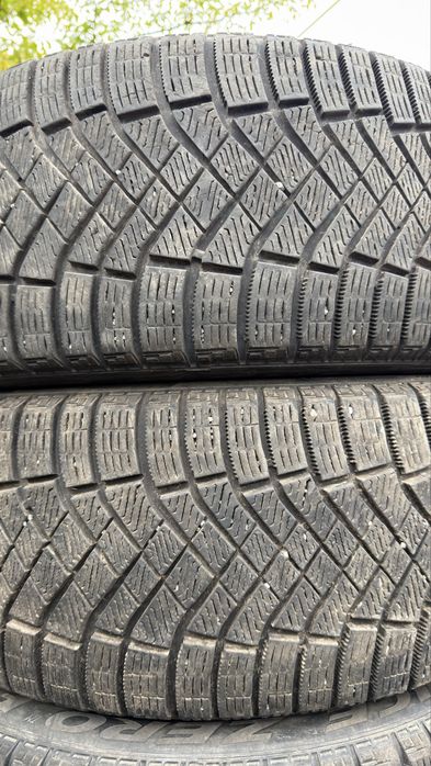 245/45/18 Pirelli Ice Zero FR