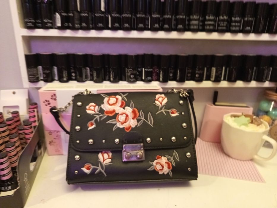 Stradivarius torebka czarna haft w kwiaty piękna