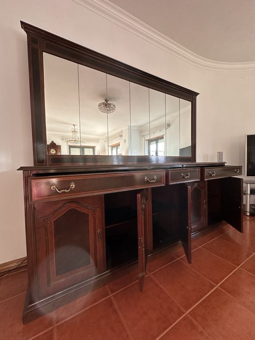 Móvel Aparador em Nogueira