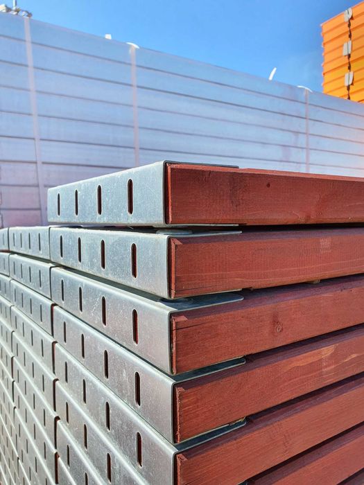 Rusztowanie do fasad i elewacji stalowe P70 typu Plettac 57m2