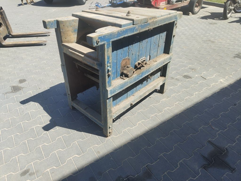 Młocarnia zabytkowa. Stara