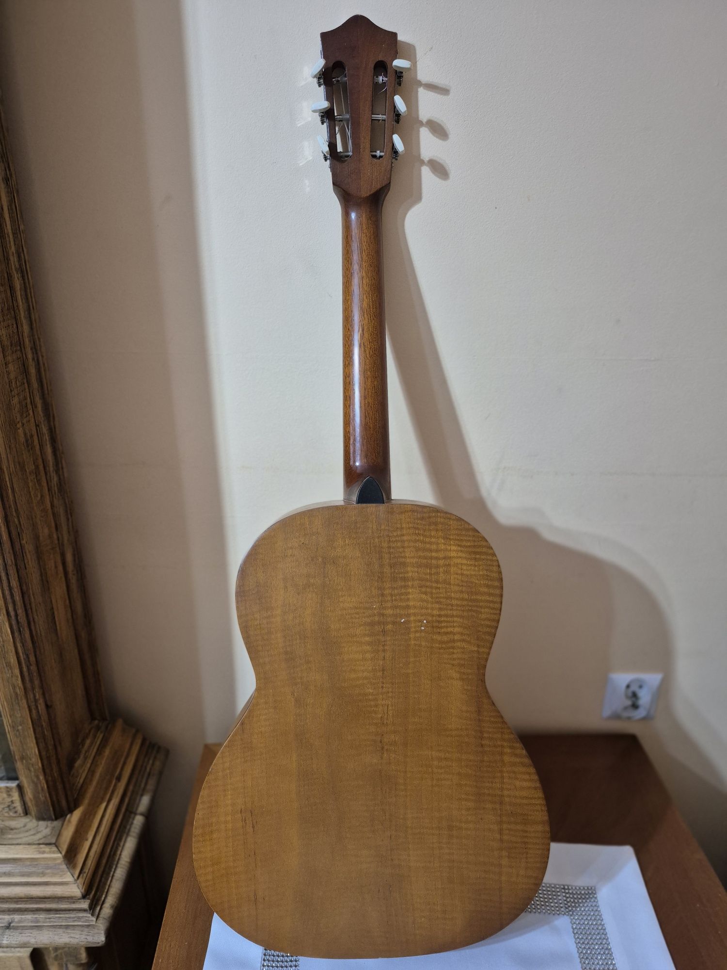 Klasyczna gitara Hofner