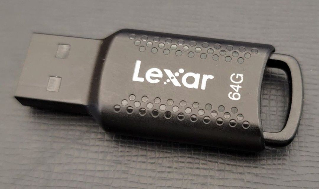 Новая флешка на 64гб скорость 3.0 Lexar запечатаная в упаковке